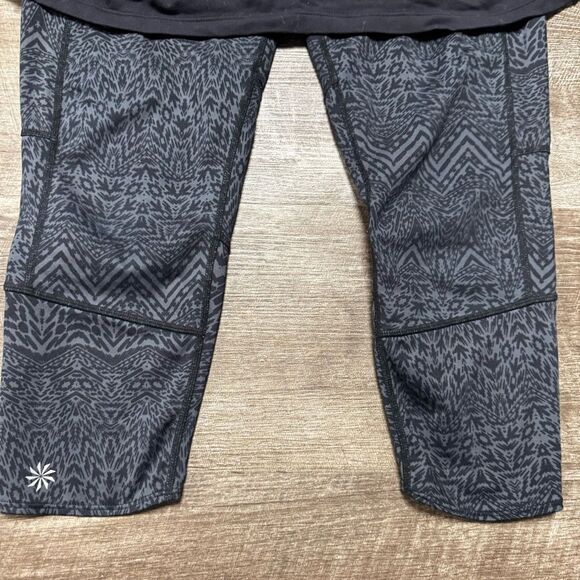 Athleta Contender 2-in-1 Capri Skirted Cropped Leggings Size Small - Picture 2 of 9